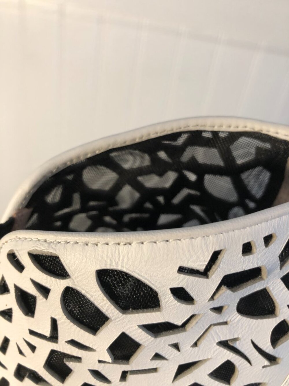VINCE CAMUTO ANKLE BOOTIES white LEATHER and MESH size 7 1/2 - Picture 4 of 6